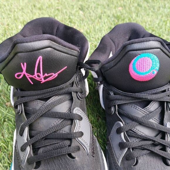 Nike Kyrie 8 Infinity South Beach Basketball Shoes Black Pink Size 9.5 Mens